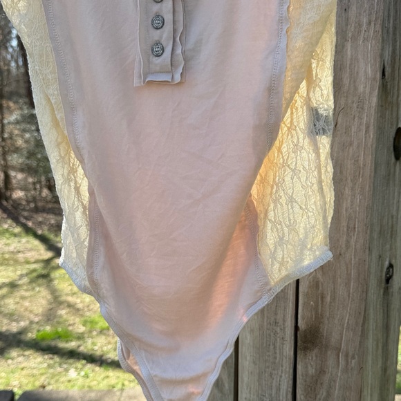 POL Lace-Trim Bodysuit in Light Blush - Picture 5 of 8